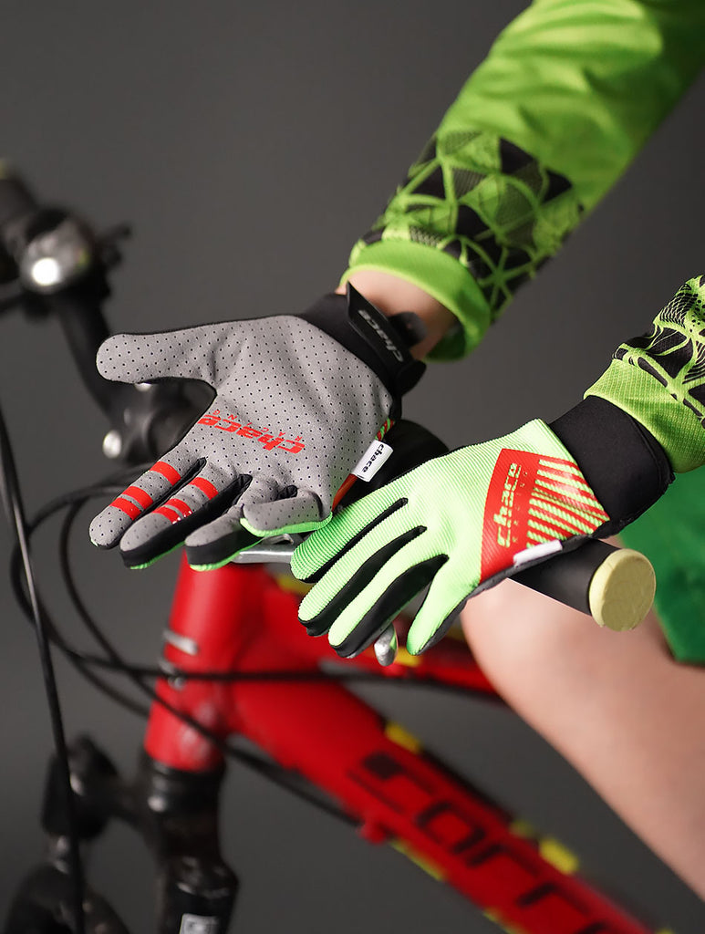 Finger Green & Red Gloves 1